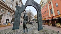Памятник Булату Окуджаве