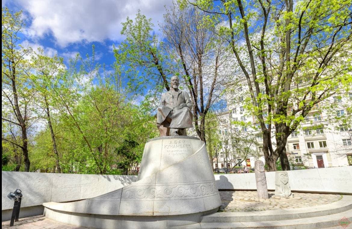 Памятник казахскому поэту Абаю Кунанбаеву
