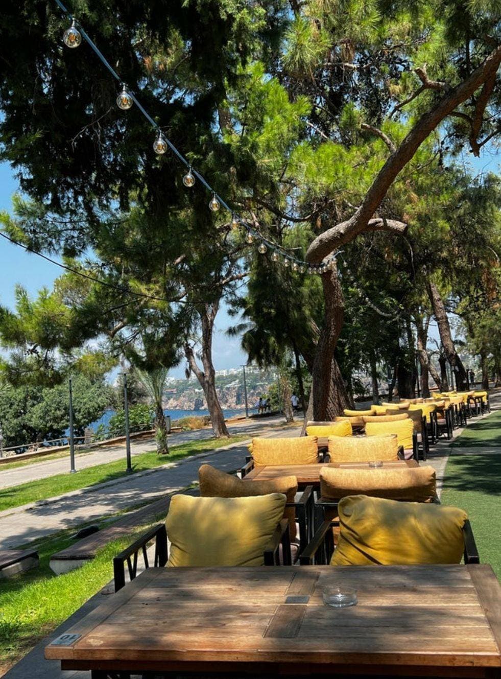 Denize Karşı Cafe