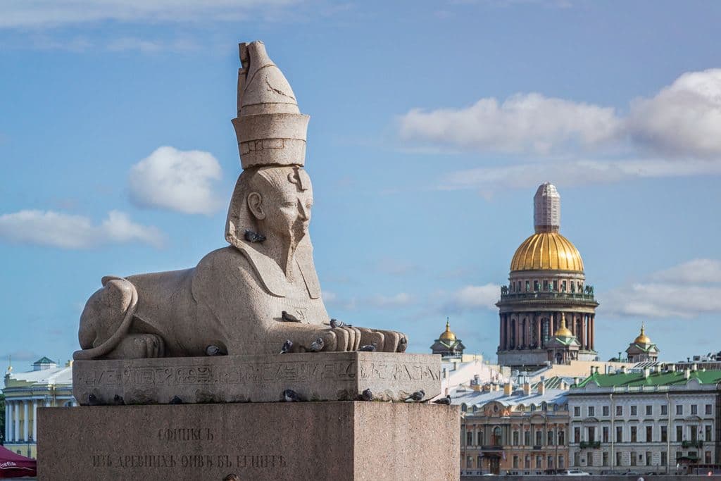Стражи Петербурга: сфинксы, грифоны и атланты — фото 4