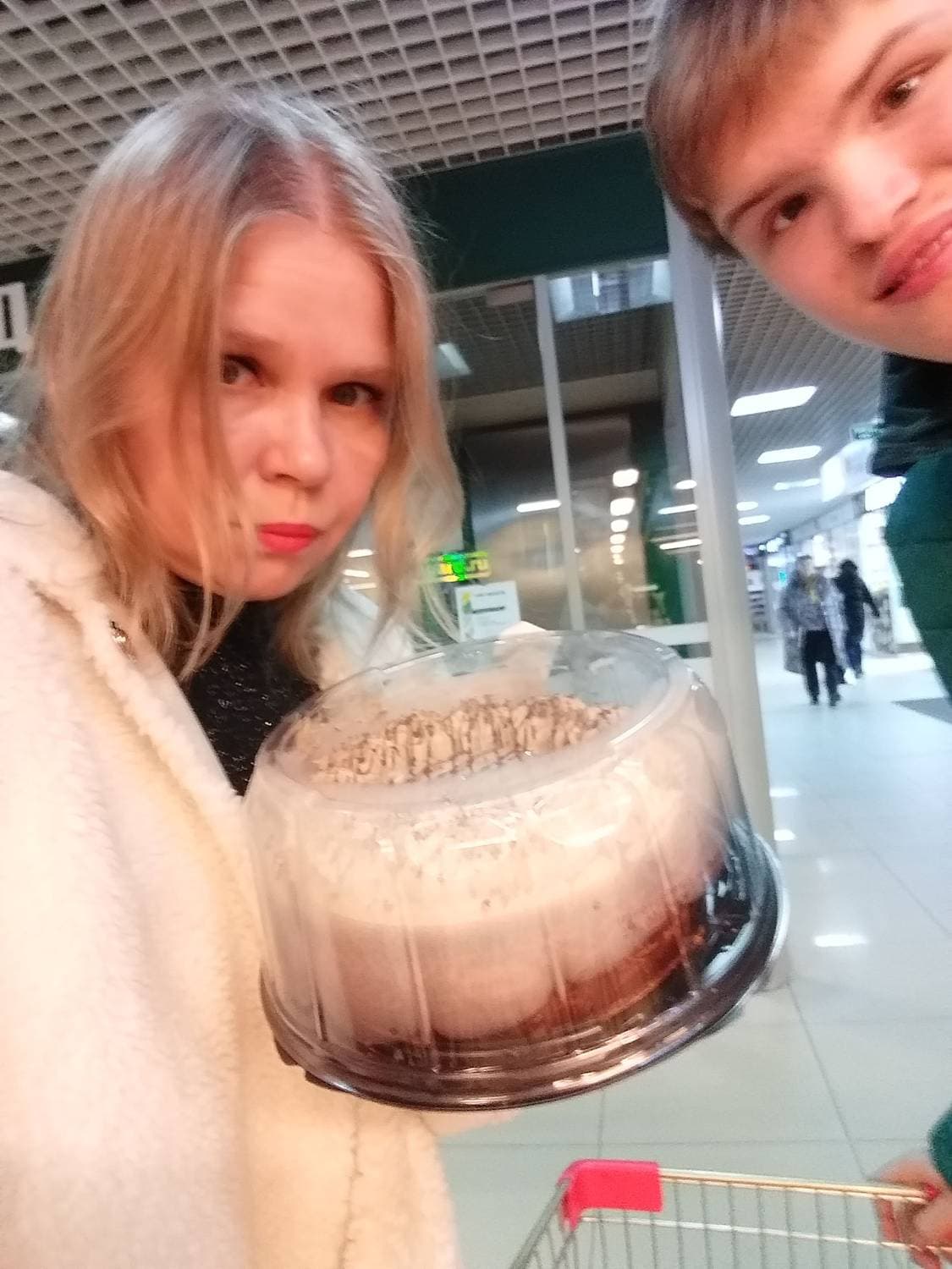 🐉0️⃣9️⃣.0️⃣3️⃣.2️⃣0️⃣2️⃣4️⃣. Кто куда! Ну а мы сегодня в городской ТРЦ за подарками!🎁🎂