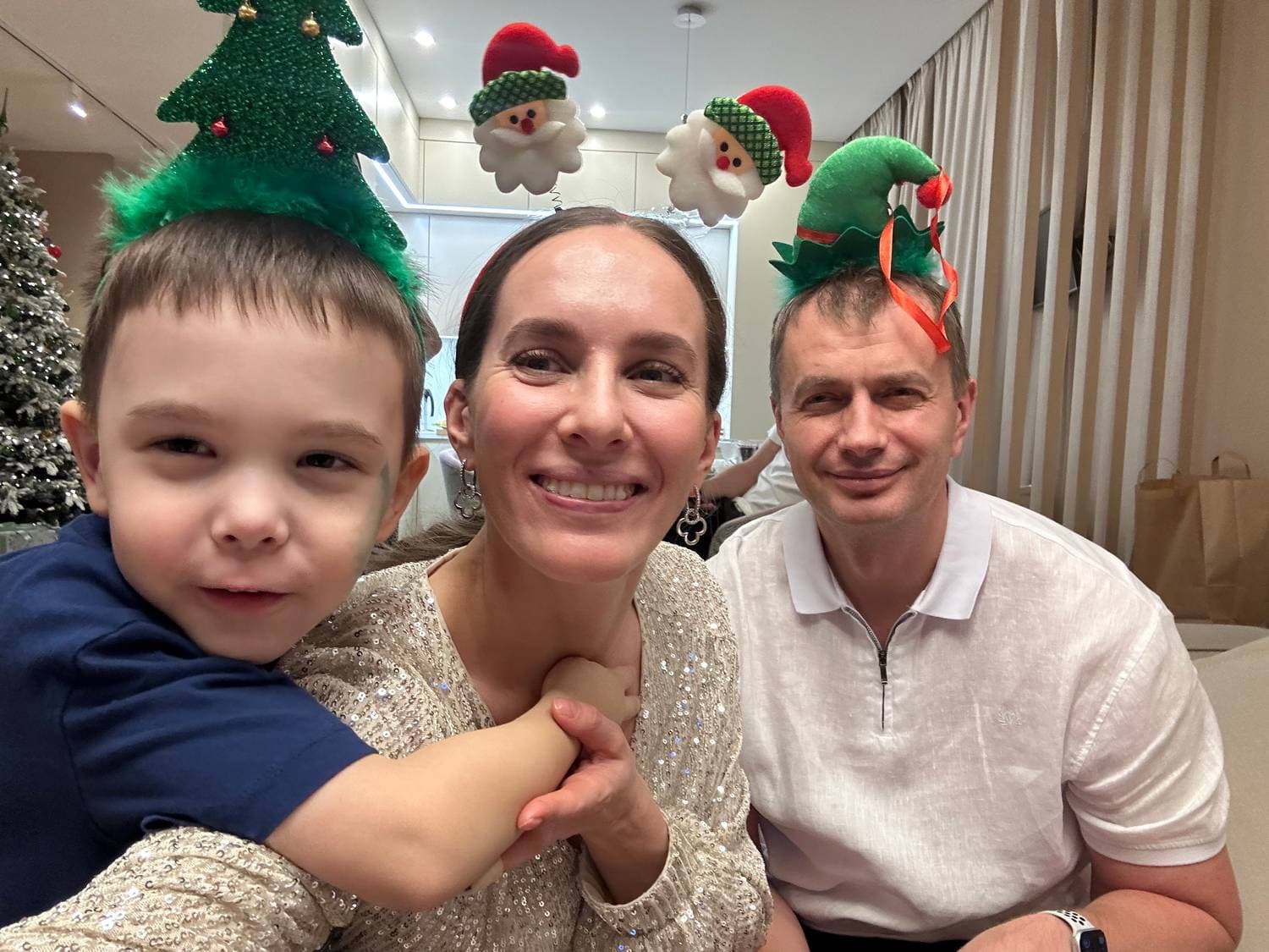 С новым 2024 годом друзья🎄🎉🎊🍾🥂🎆🎁🎈
Пусть он исполнит все ваши мечты, наполнит дом уютом и теплом, принесет благополучие , счастье и крепкое здоровье❤️
Подарит много счастливых и  незабываемых мгновений🙏🏼 да и просто будет добрым и радостным💕
🙌🏼🙌🏼🙌🏼🙌🏼🙌🏼🥂