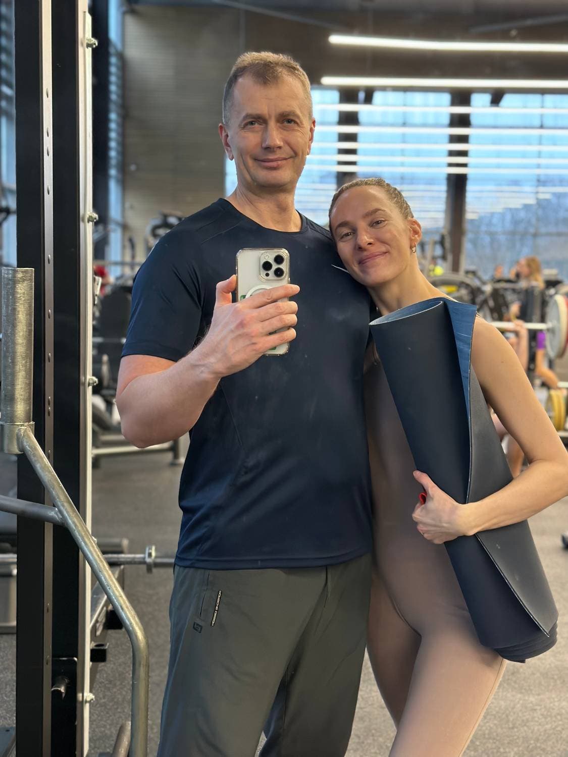 На спорте.)