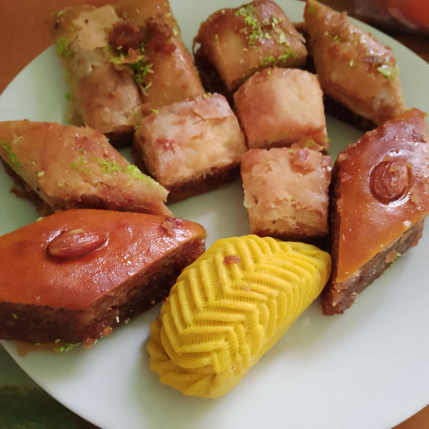 купили восточных сладостей) будем пробовать)