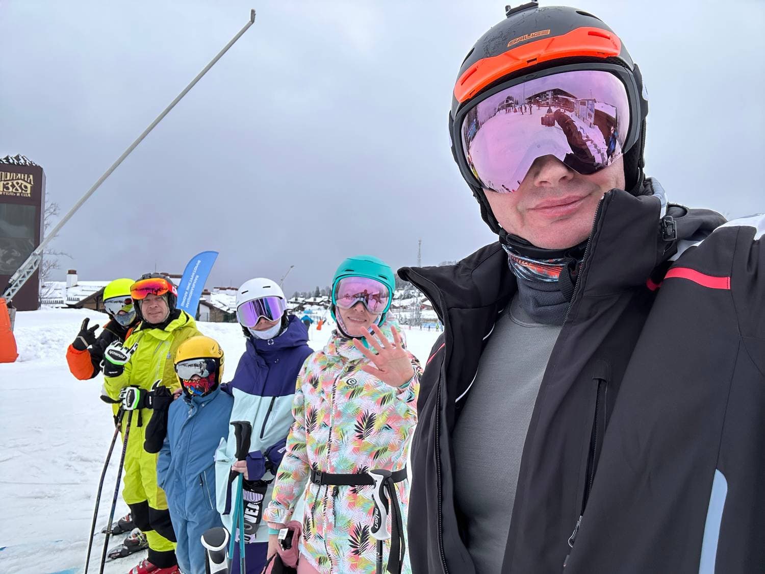 Все в сборе🙌🏼 
Катаемся всей командой ⛷️