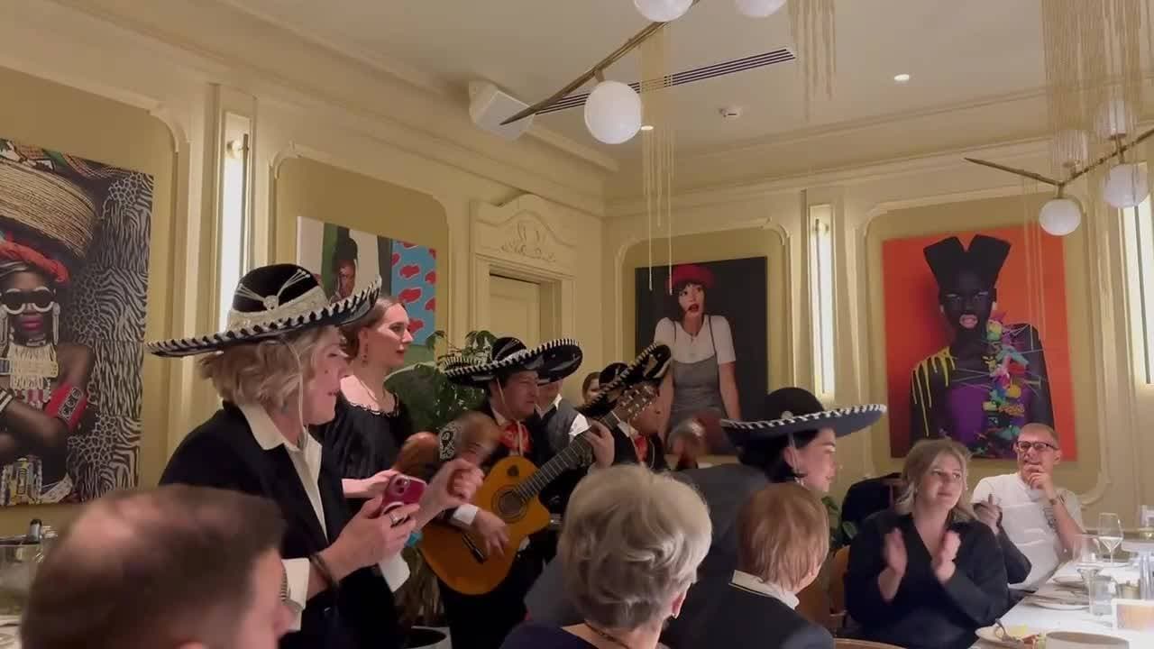 💃🏻