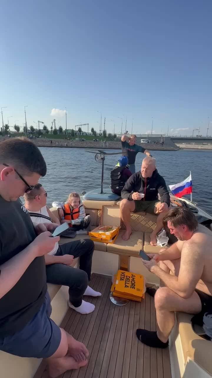 Лето продолжается.)