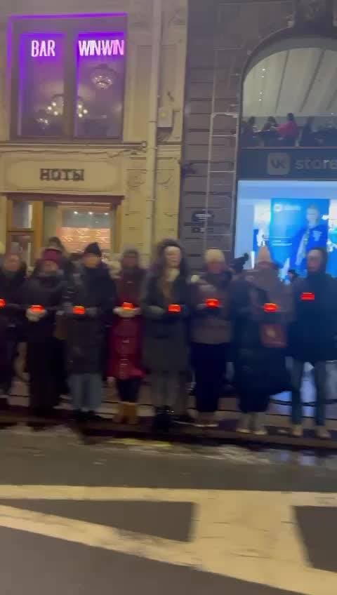 27 января. День снятия Блокады Ленинграда. Вот такой флешмоб на Невском.