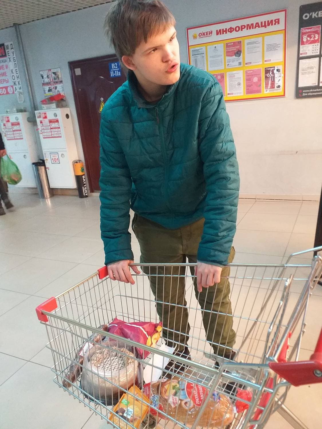 🐉0️⃣9️⃣.0️⃣3️⃣.2️⃣0️⃣2️⃣4️⃣. Кто куда! Ну а мы сегодня в городской ТРЦ за подарками!🎁🎂