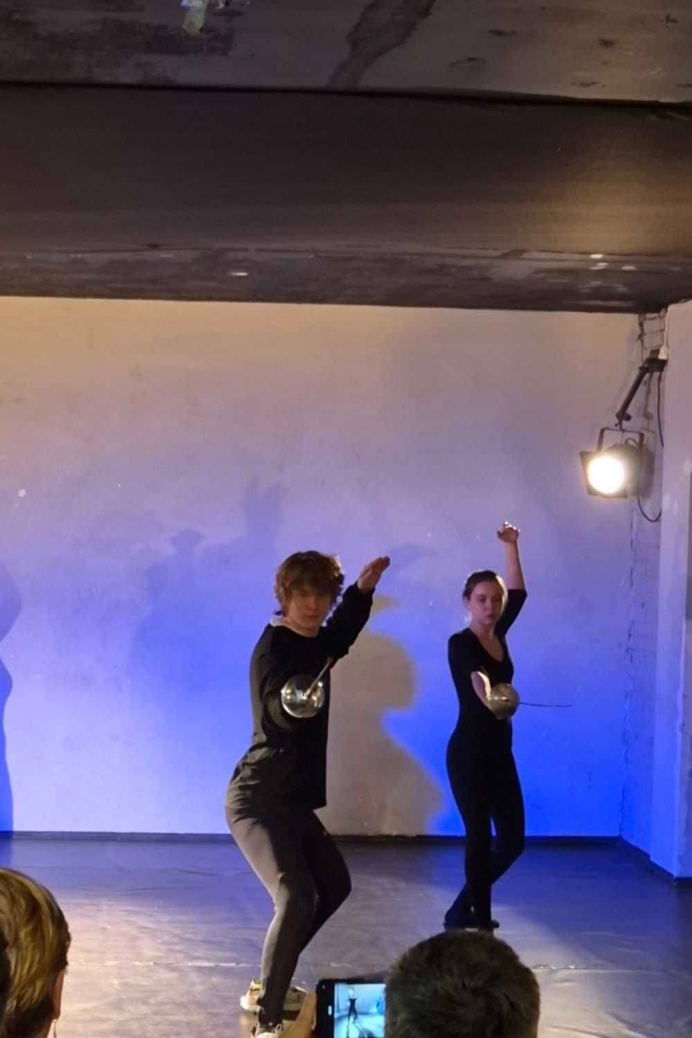 🎭