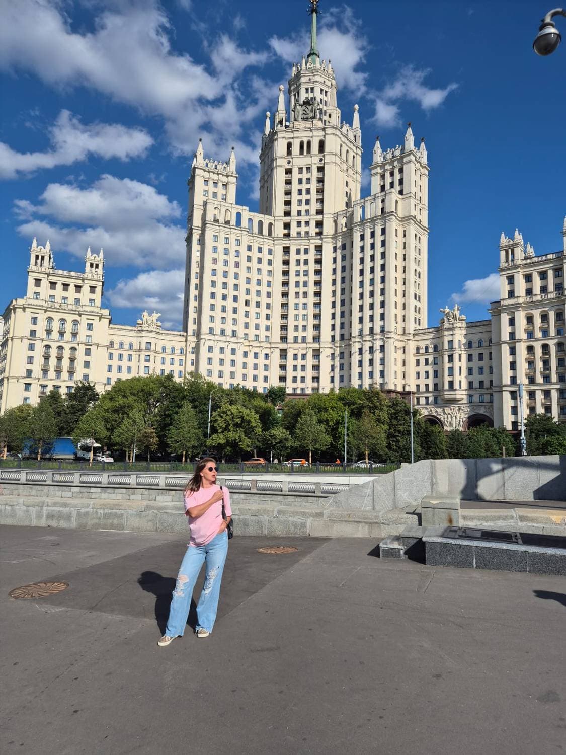 📍Москва , на фоне нашего дома
