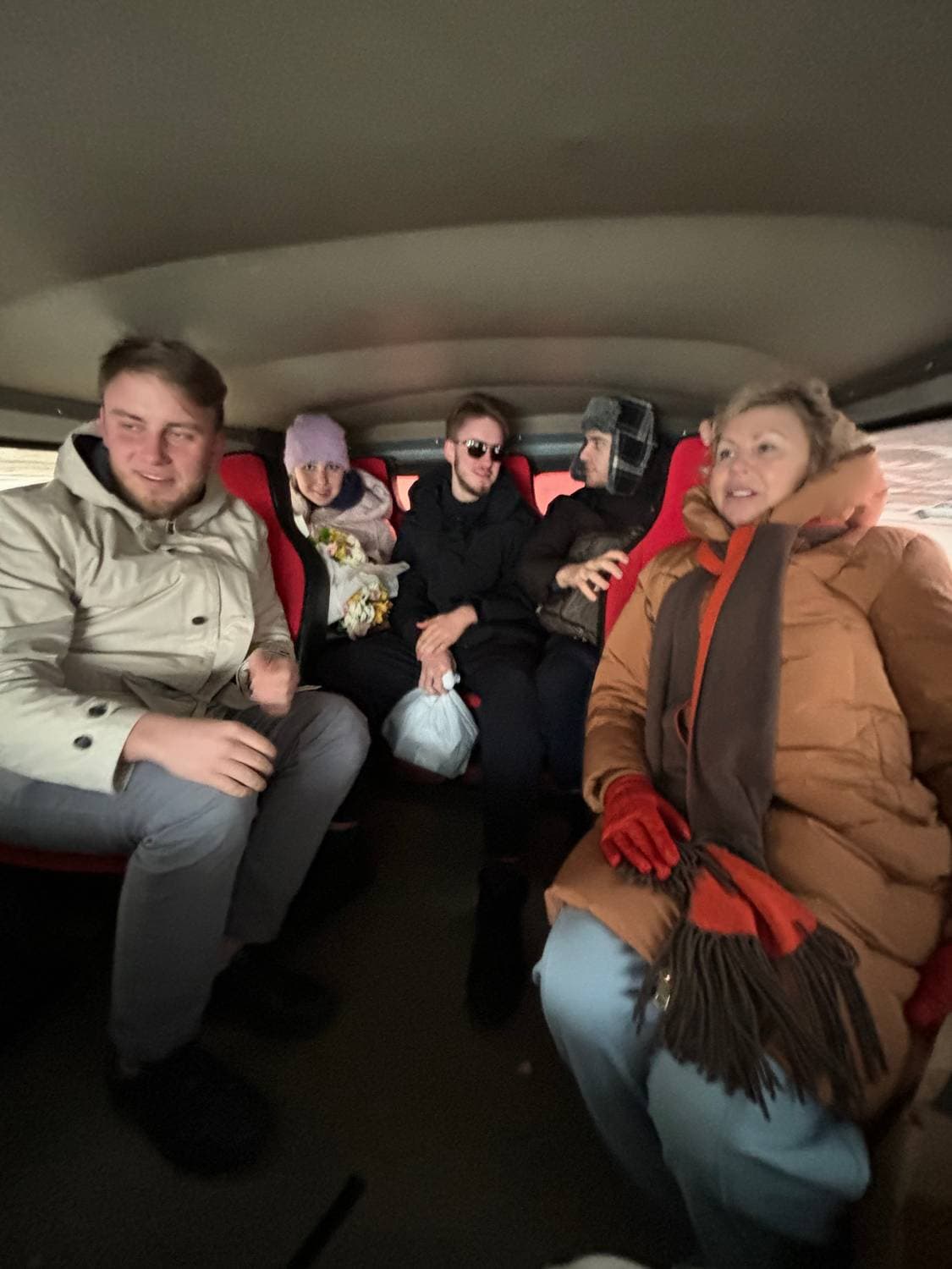 Такая машина в народе называется «Буханка» для севера-идеально подходит. Я все детство на таких проездила.
