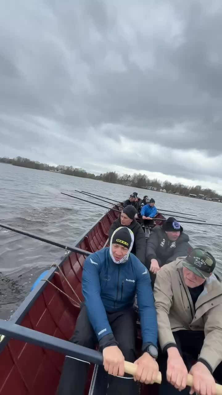 На тренировке в разливе.)