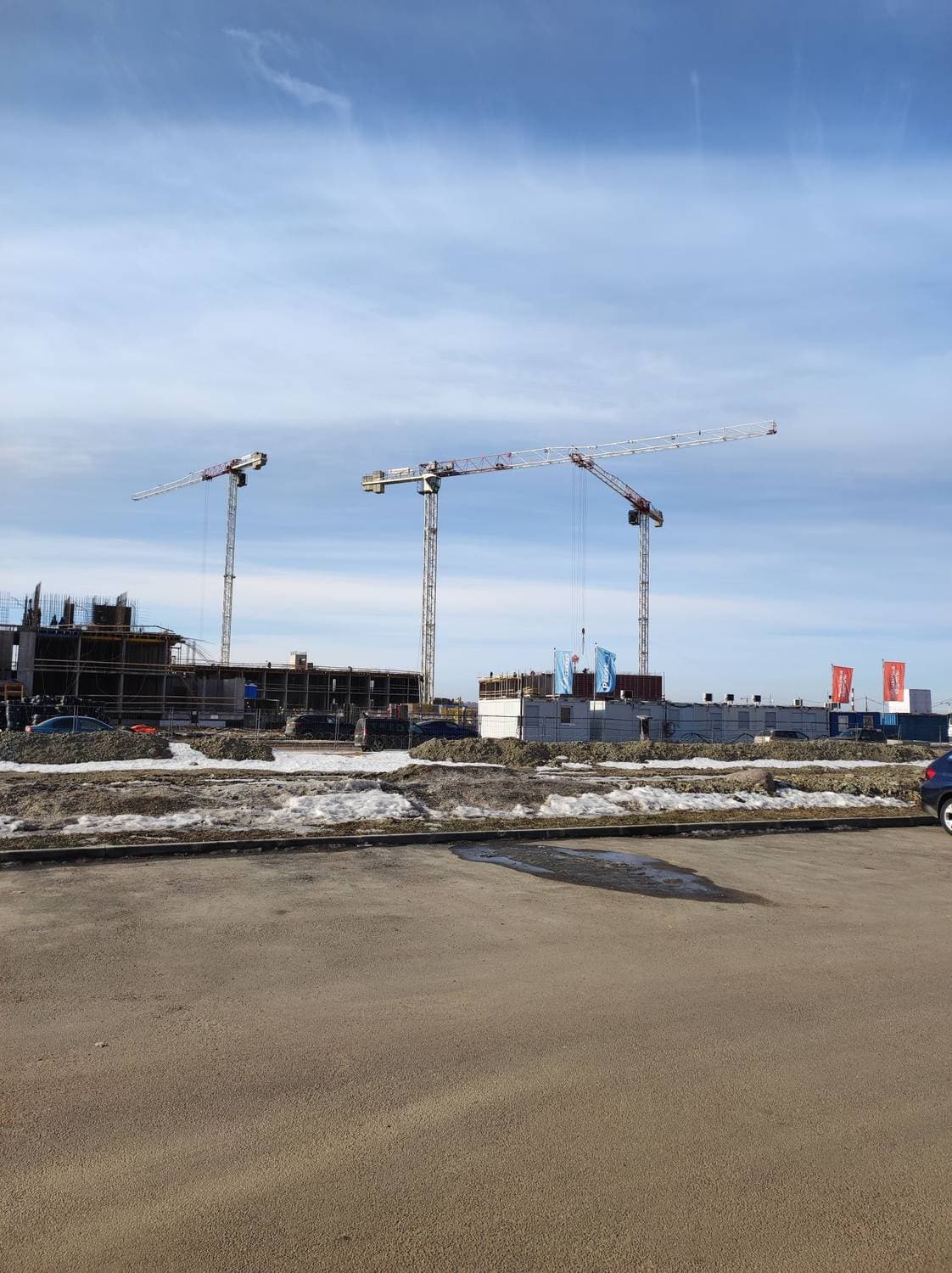 стройка в полном разгаре