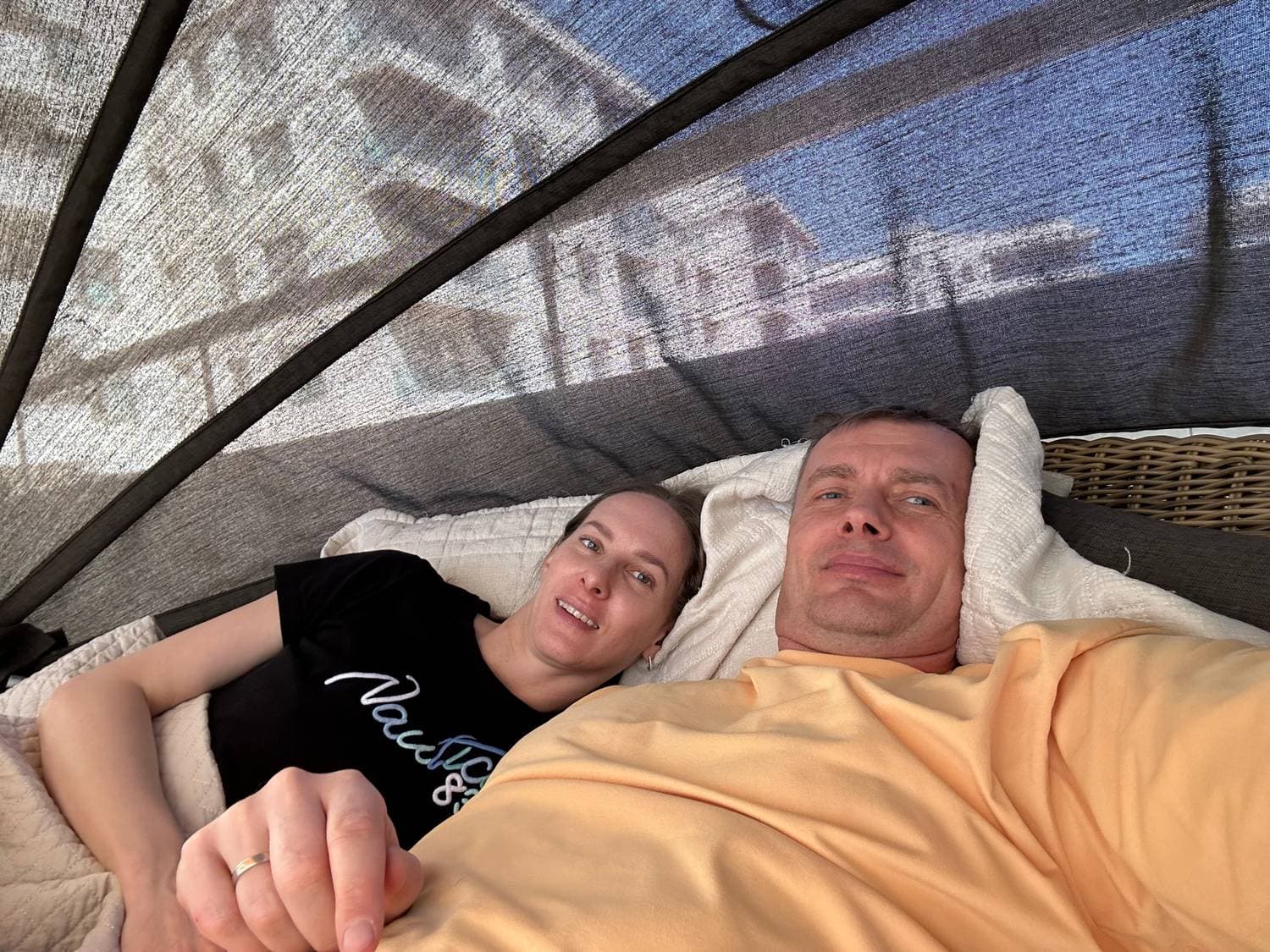 Весь день на саежем воздухе.)