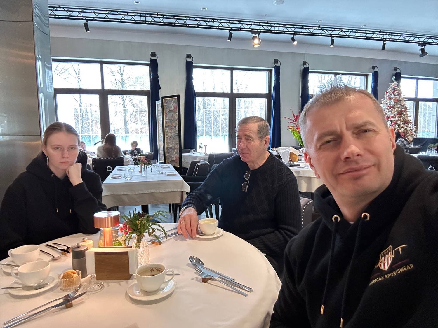 Первый завтрак в этом году.)