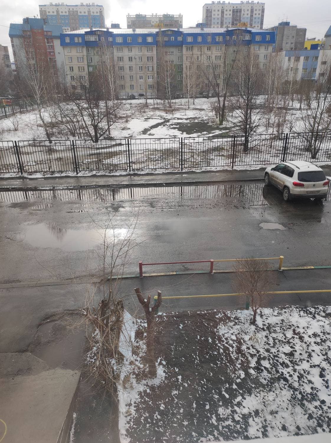 Вид из окна - вот она долгожданная весна