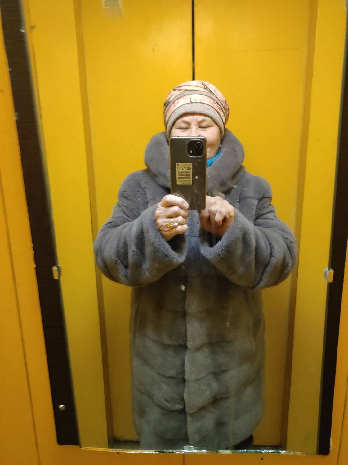 в гости к подружке- лифт