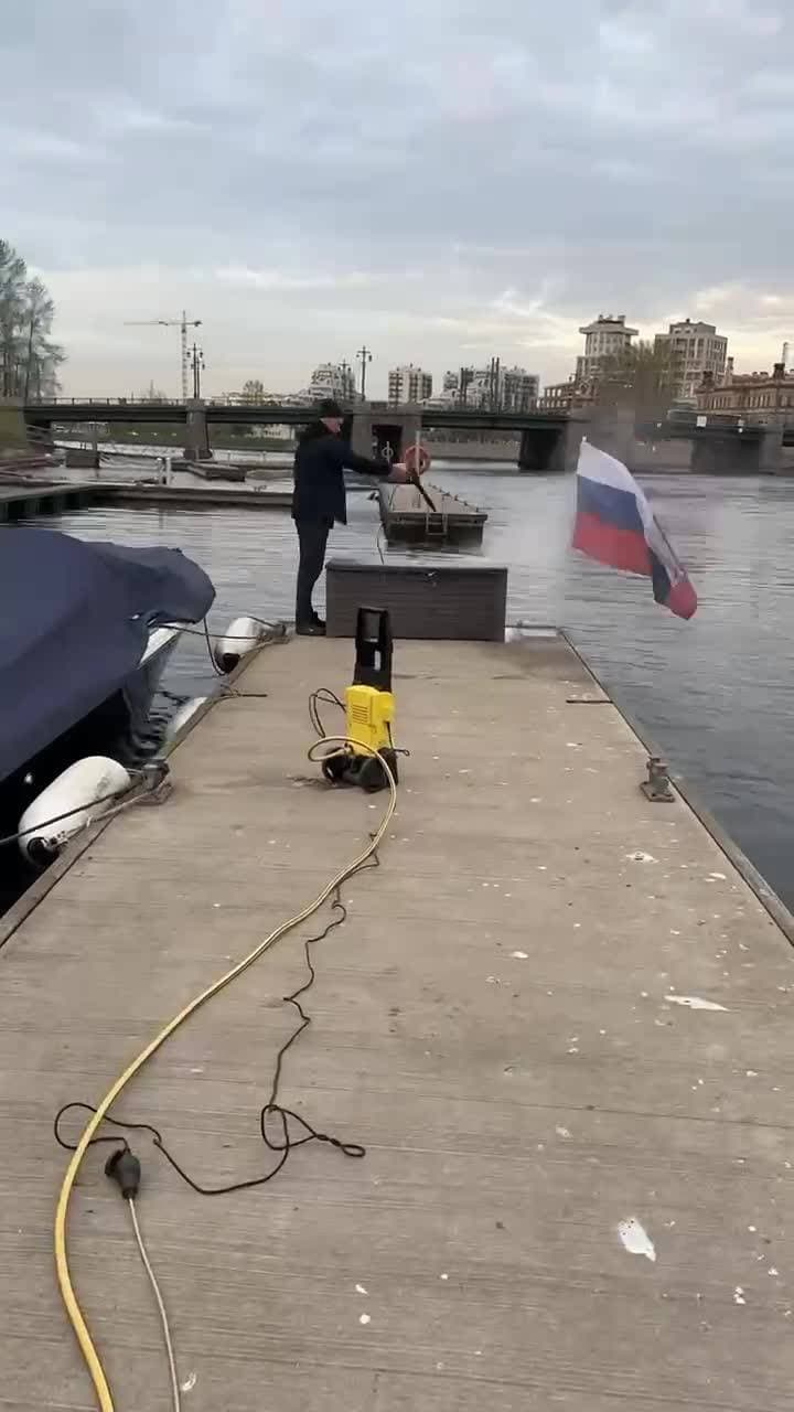 Чуть помыл.)