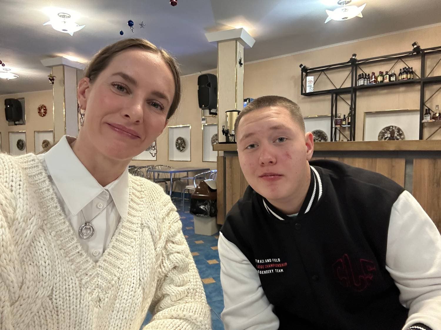 Сегодня внезапно случился театр 🥰
Даше пришлось заменить Дашу 😁