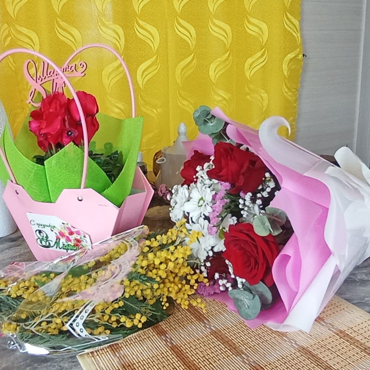 первый букетик Лизочке на 8 марта и маме тоже.. 💞💃