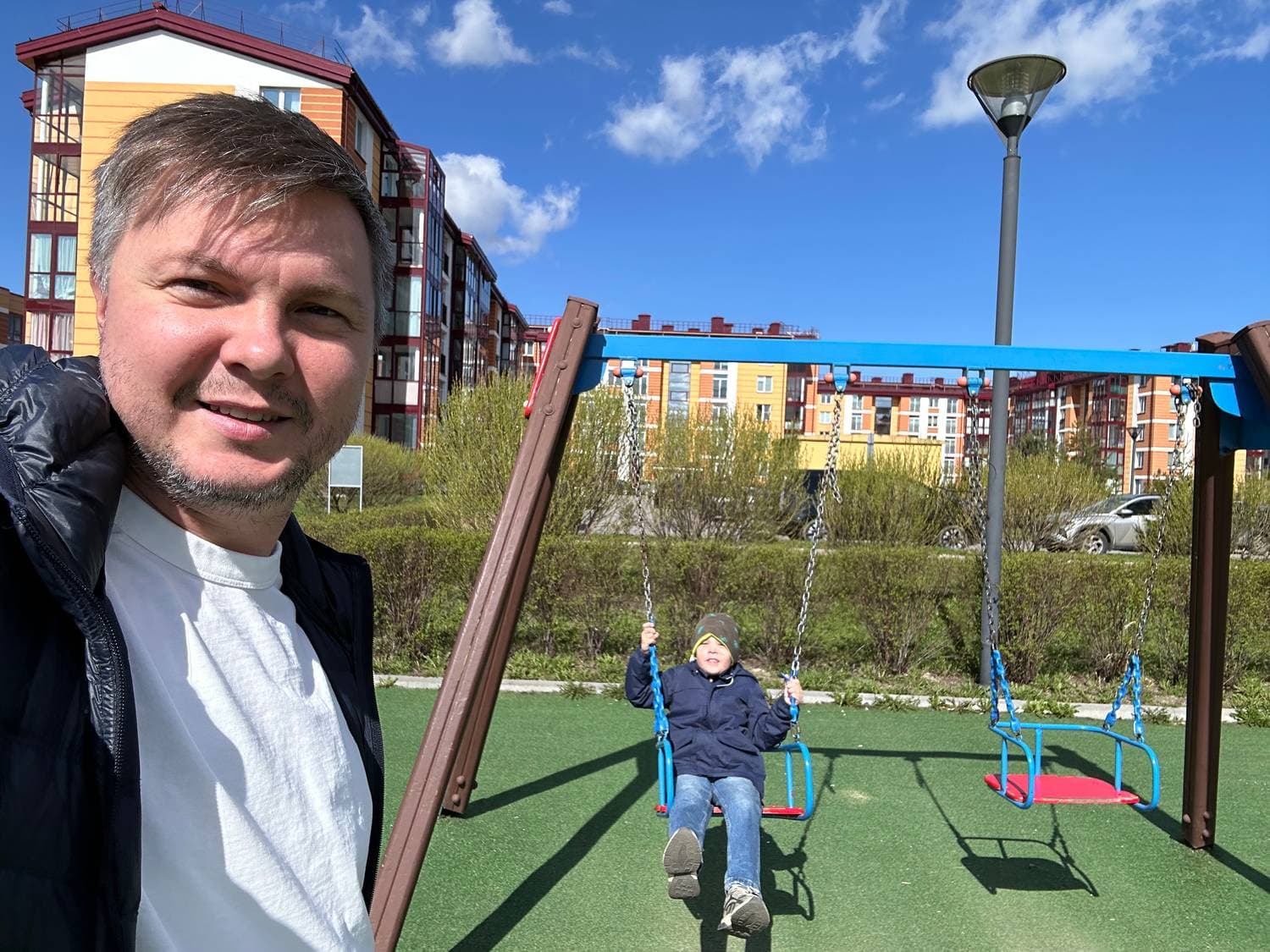 Вчера на даче, сегодня на районе. И уехали