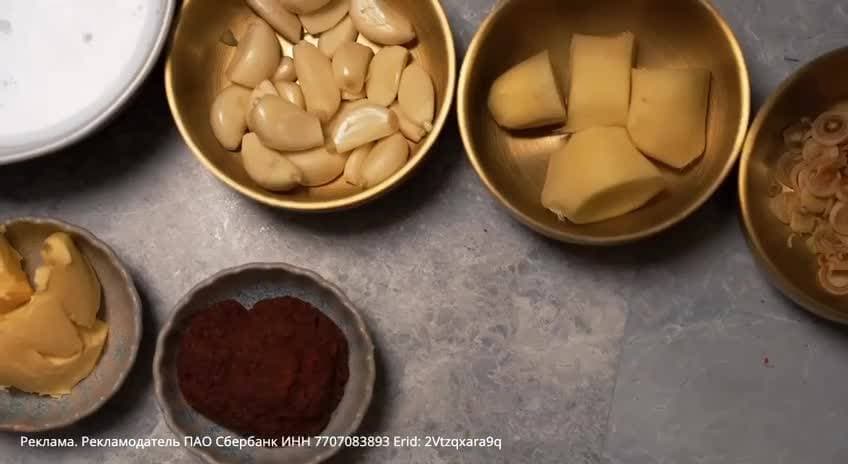 Если вы не во Владивостоке и не попадаете в Uliss Asia на сет от шеф-повара Петра Биркина для «Историй первых», не расстраивайтесь. Петр поделился одним из своих знаковых рецептов, и его морского гребешка с кукумарией, кабачком и соусом из кокосового молока можно приготовить дома.

Тем же, кто собирается посетить ресторан лично, напоминаю о скидке 10% по картам СберПервого.

https://gastronomicstories.ru/greb/

@sysoevfmspb