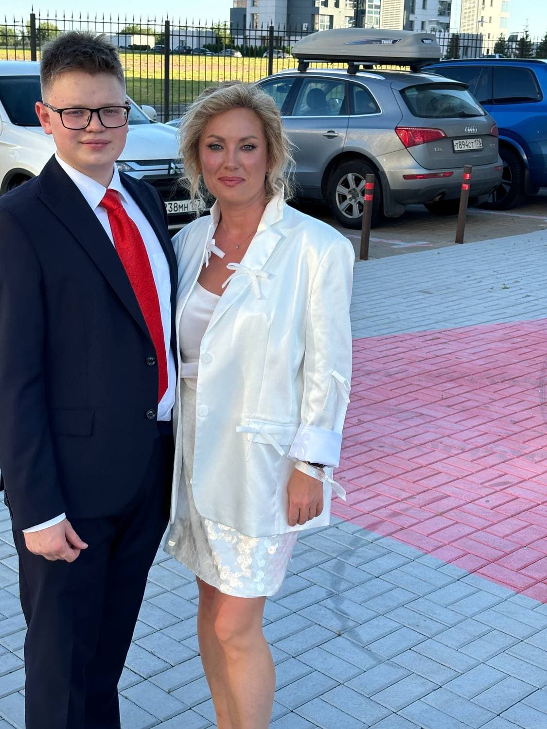 Владимир-Золотой Медалист🏅 эх, не быть мне мамой отличника, так хоть постоять рядом, порадоваться за ребенка, который Честно! Трудом! Стараниями! Умом! заработал медаль. Гордимся👏