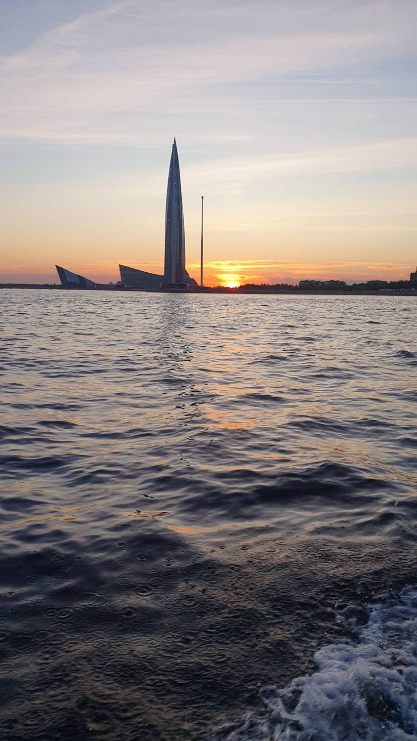 ⛵