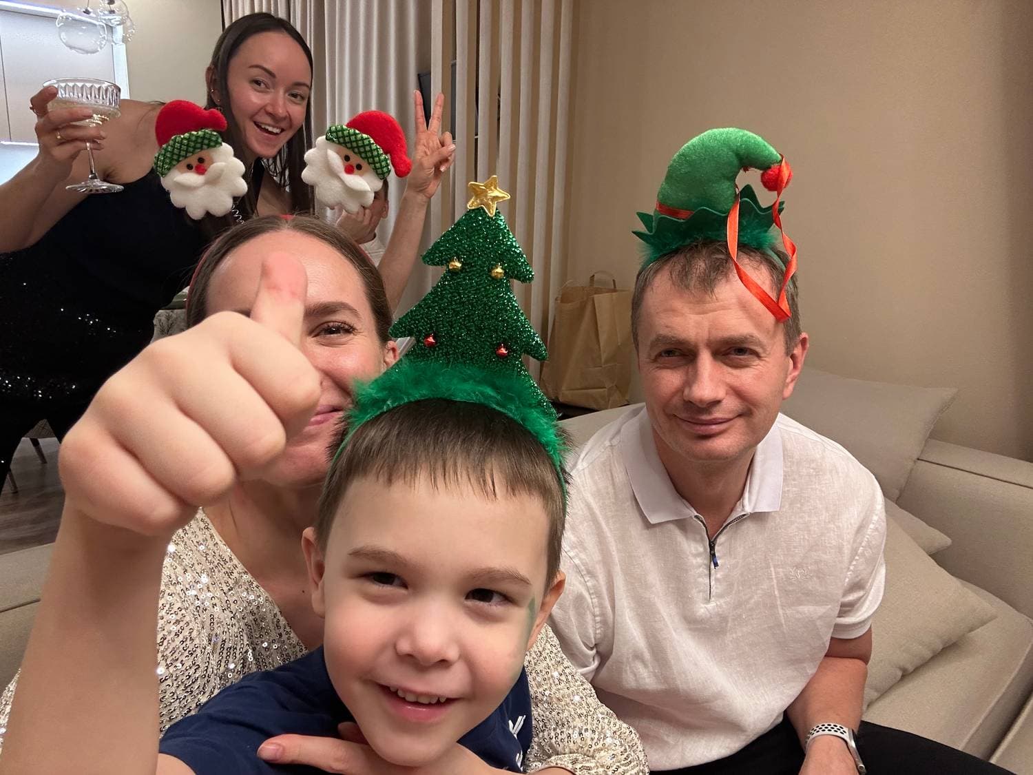 С новым 2024 годом друзья🎄🎉🎊🍾🥂🎆🎁🎈
Пусть он исполнит все ваши мечты, наполнит дом уютом и теплом, принесет благополучие , счастье и крепкое здоровье❤️
Подарит много счастливых и  незабываемых мгновений🙏🏼 да и просто будет добрым и радостным💕
🙌🏼🙌🏼🙌🏼🙌🏼🙌🏼🥂