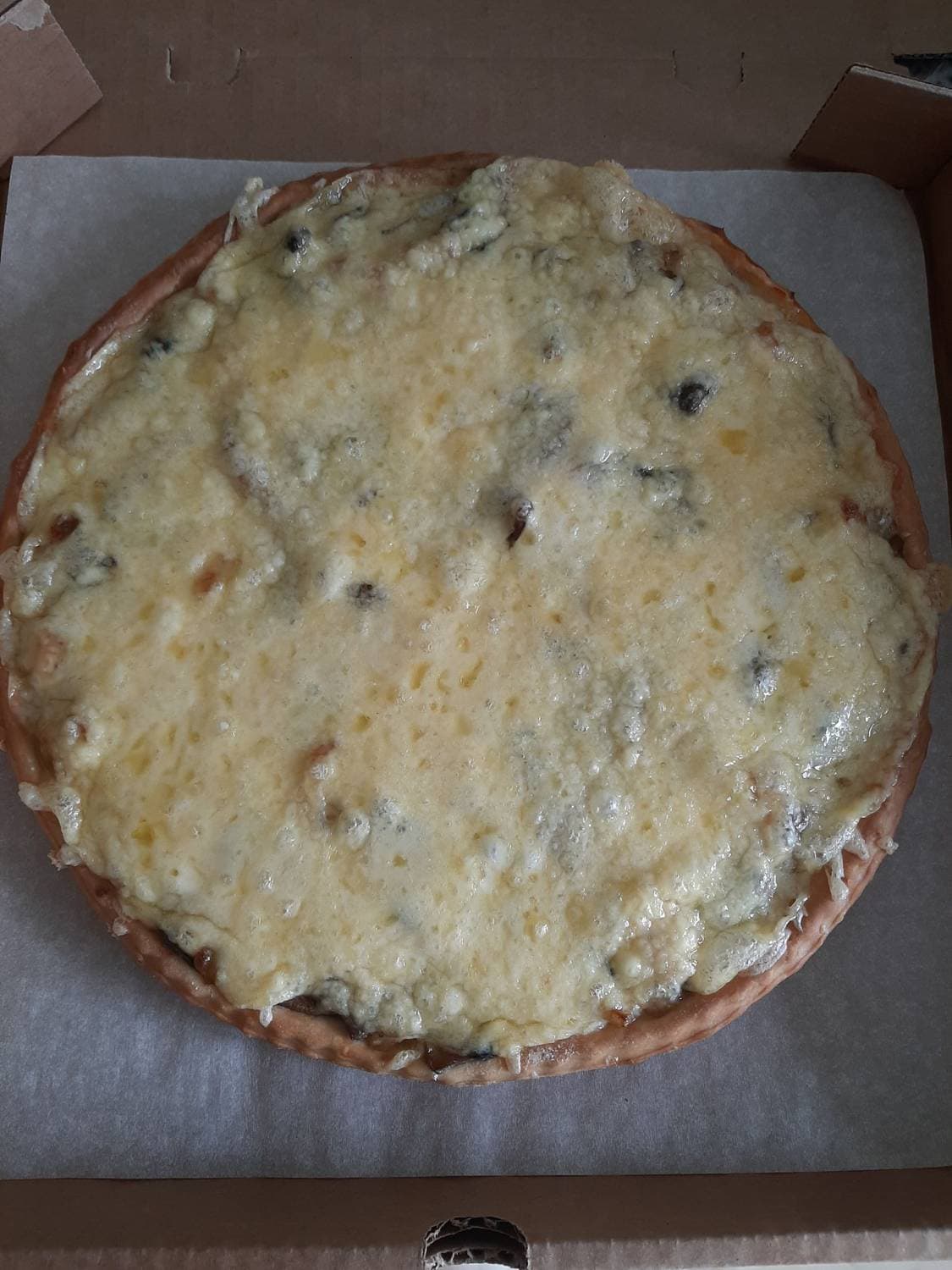 киш с брокколи и красной рыбкой..