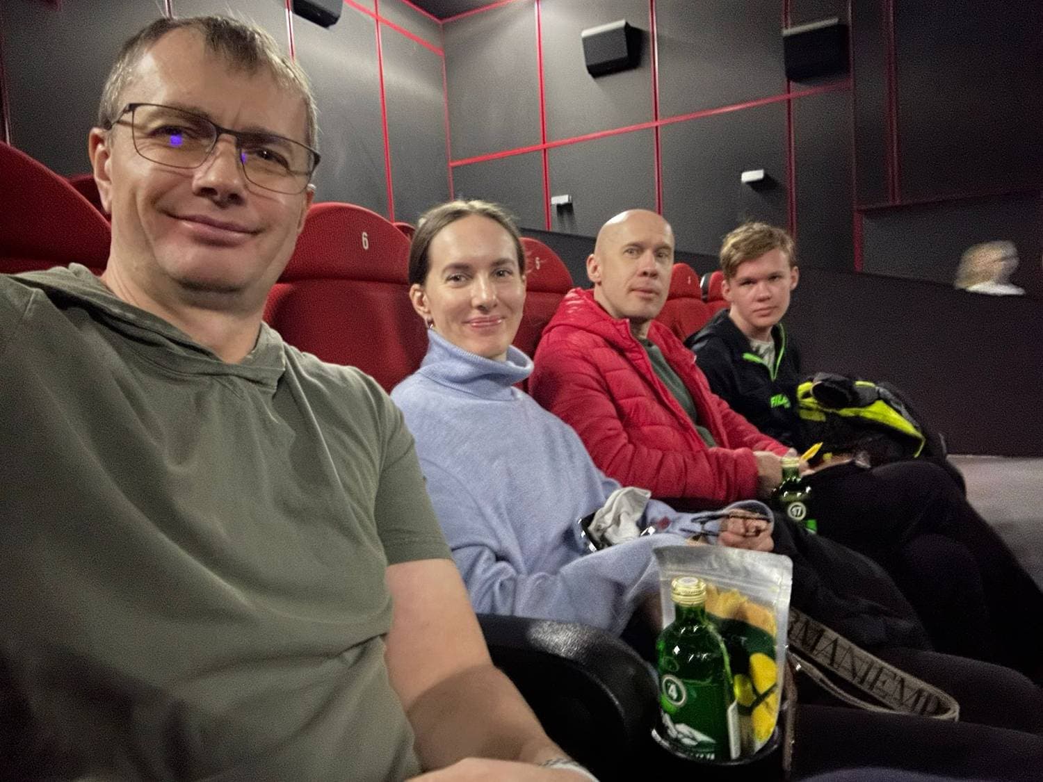 Вчера ходили на Дюну, фильм три часа - на одном дыхании.)😍