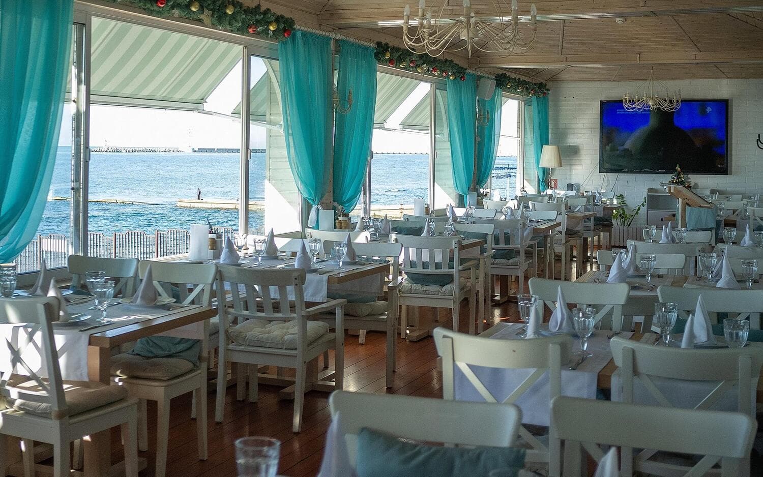Grand Fish Veranda