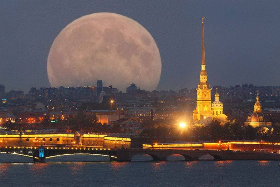 Индивидуальная Авторская Экскурсия «Мистические Тайны Ансамблей Площадей»