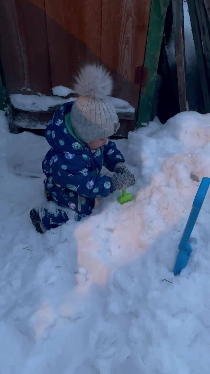 Вот такие игры со снегом 😄
#дети #доча #зима #снег #игры