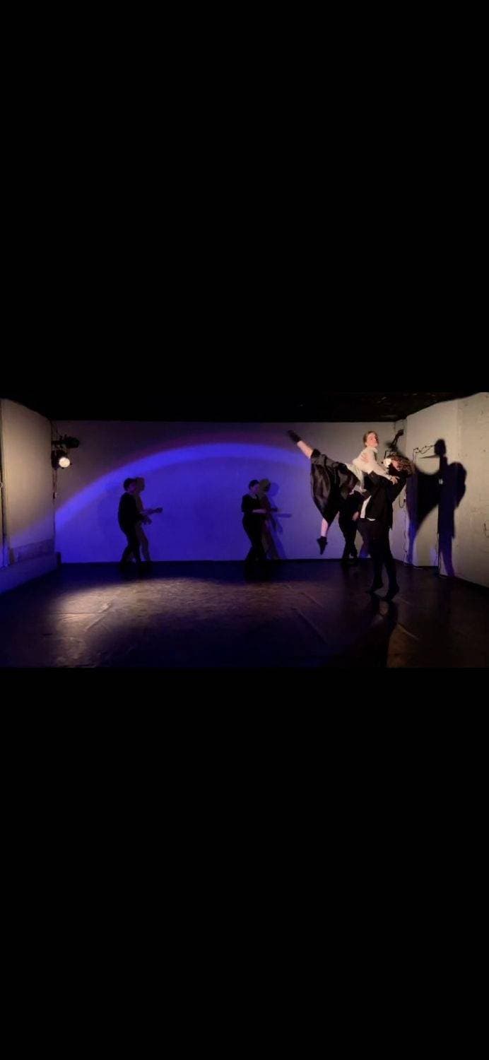 🎭