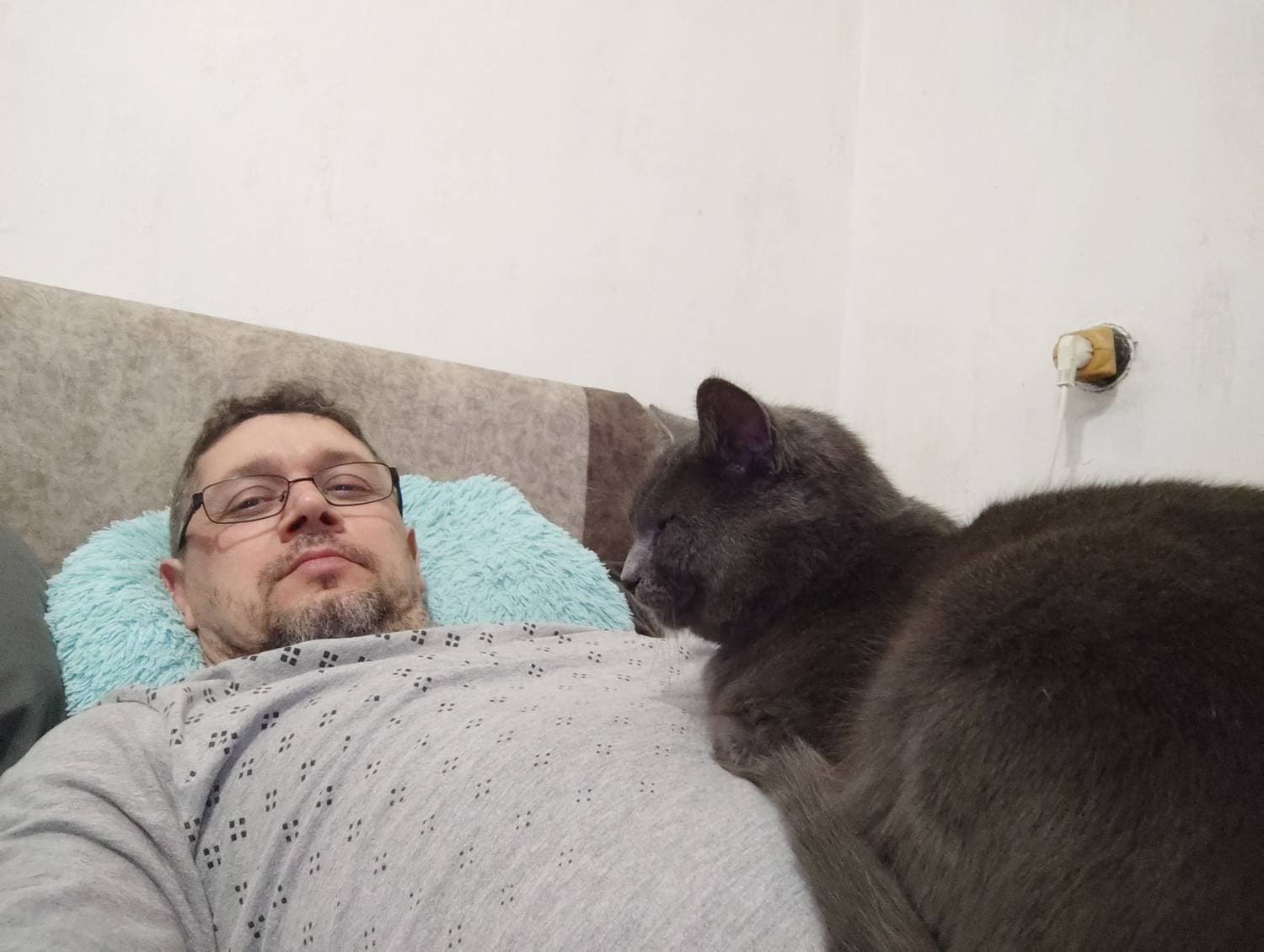 а потом начал стесняться 😛😛😛