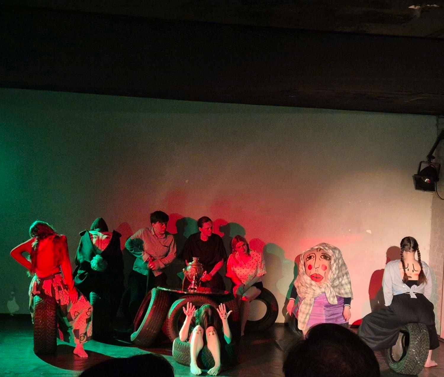 🎭