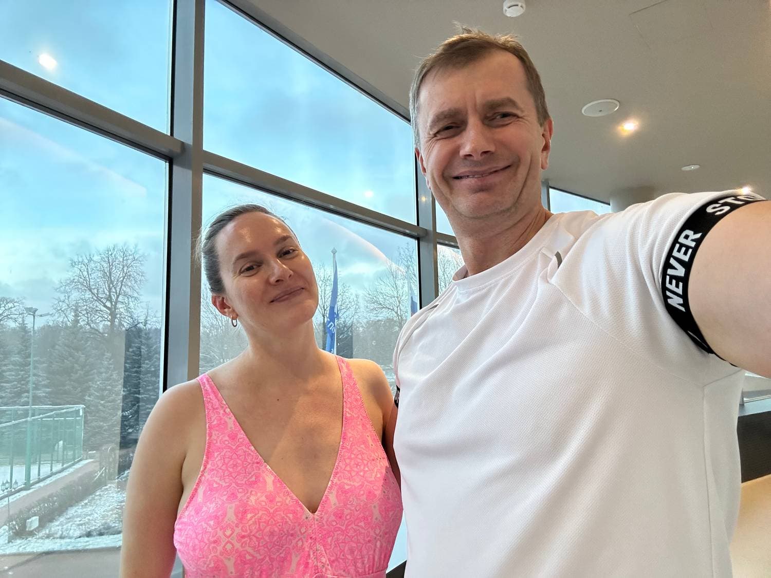 На спорте.)