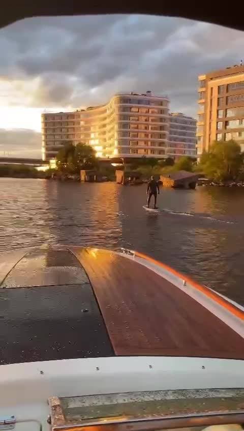 Вечерния катка на закате и в дождь.)