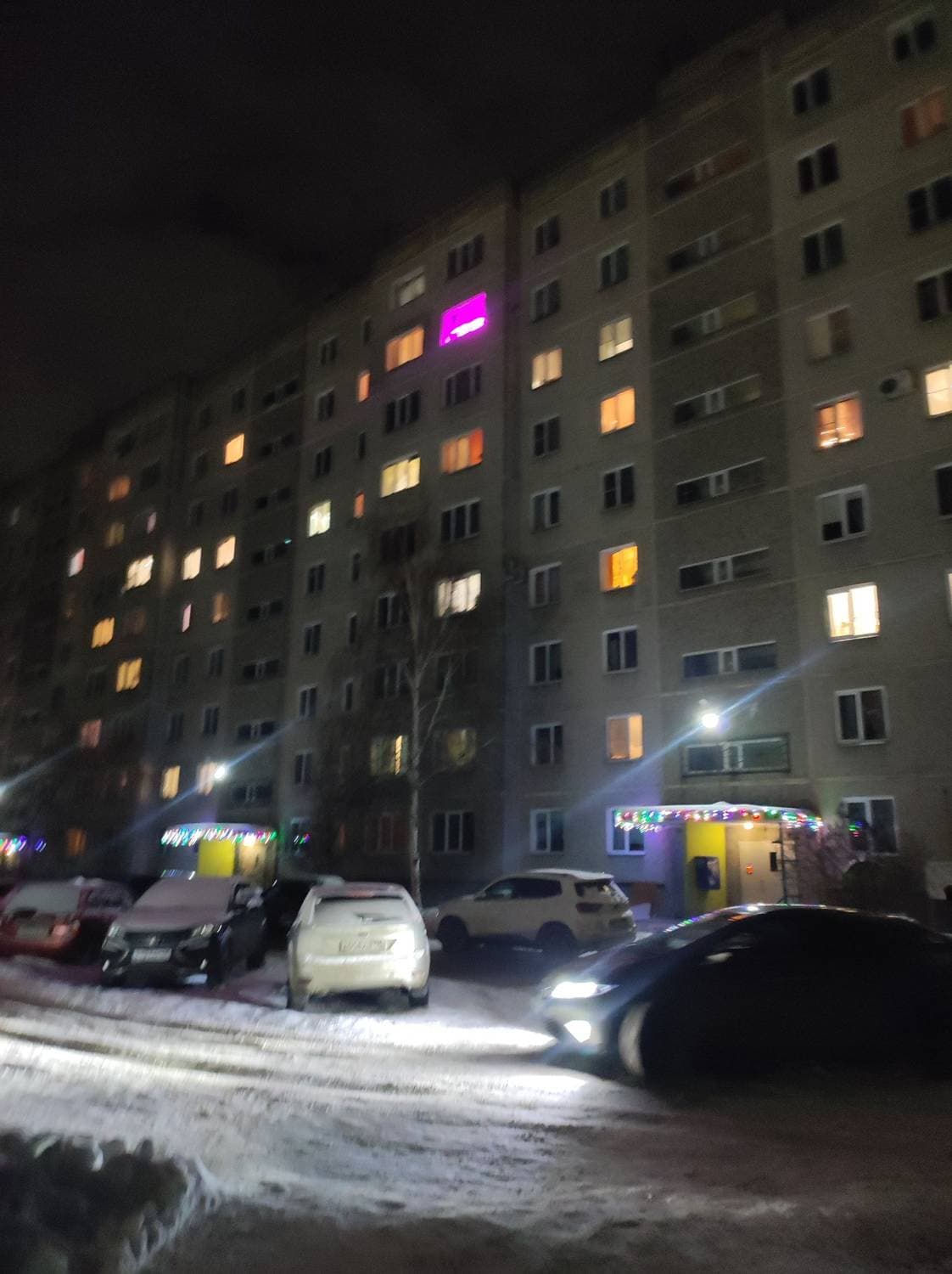 как в песне - в ночные окна вглядываюсь я