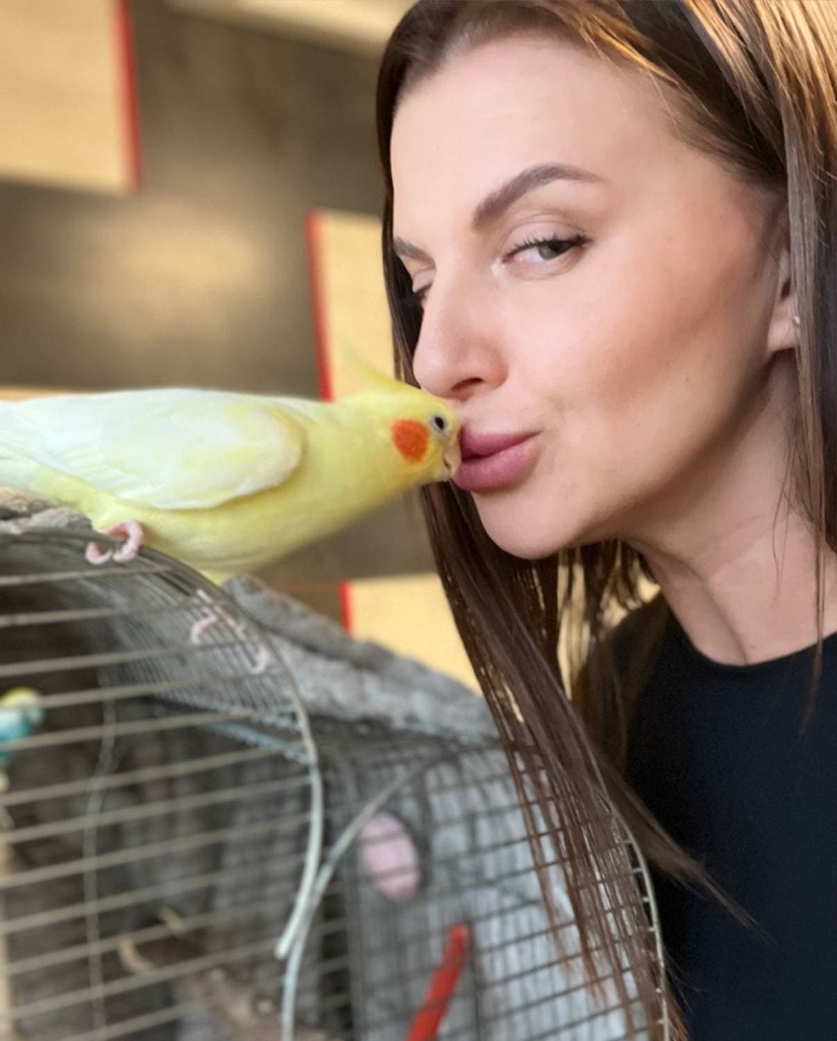Любит целоваться 😘