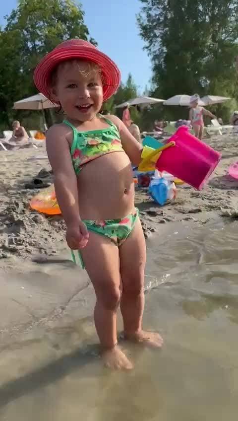 Всем привет от Алисы 👋🏼
Добрались до пляжа 😍☀️