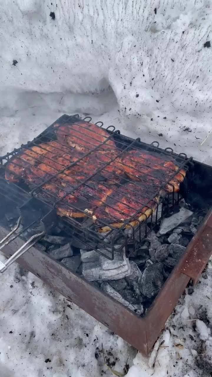 Когда желание поесть мясо было сильнее, чем ветер на улице 😄
#выходные #мясо #мангал #шашлык #семья