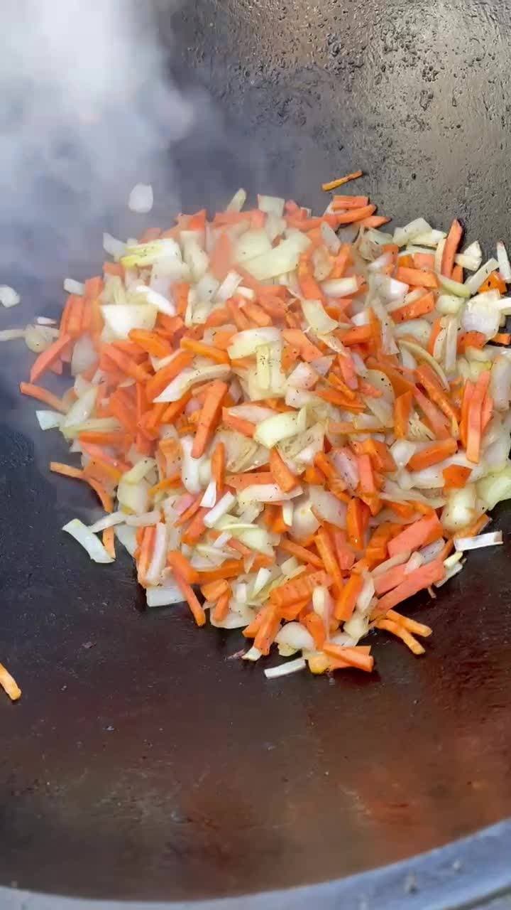 Готовить на улице в казане - как отдельный вид искусства 😍