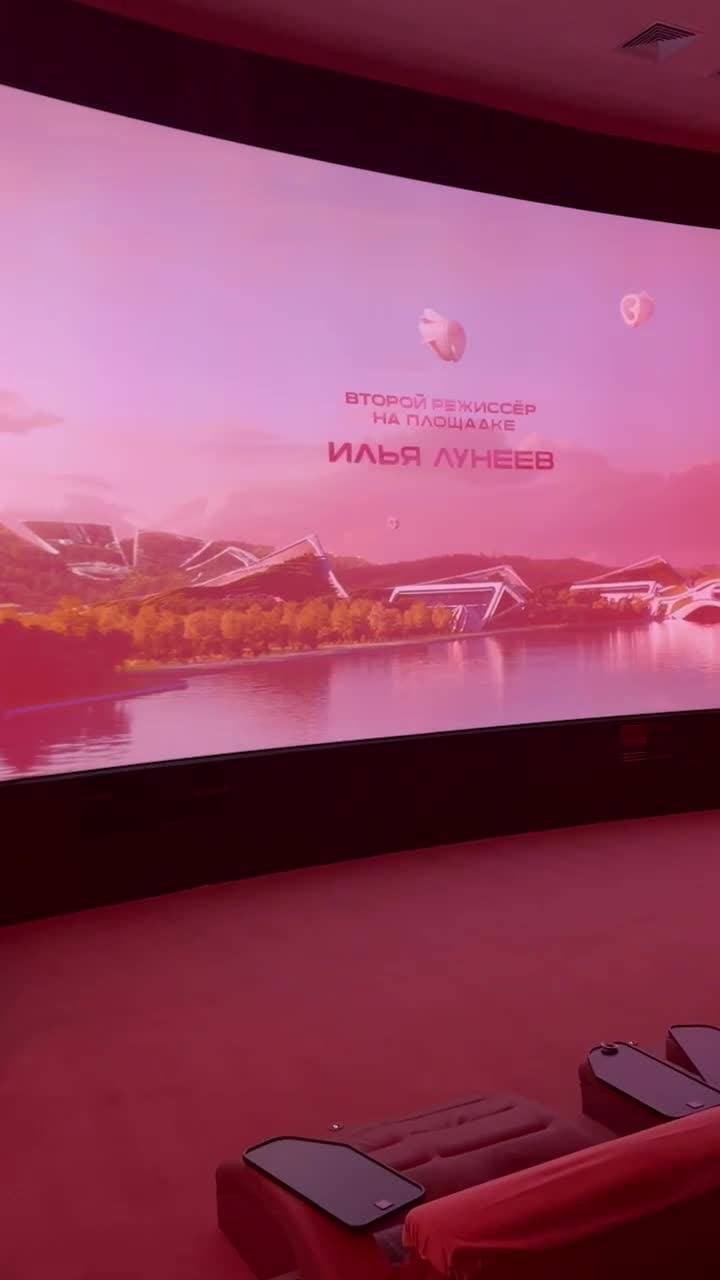 К музыке претензий нет.) не хватает конечно, нашим режесерам, худ. советов.) и в ролях школьниц, 25-летнии дамы.) Фильм на один раз.