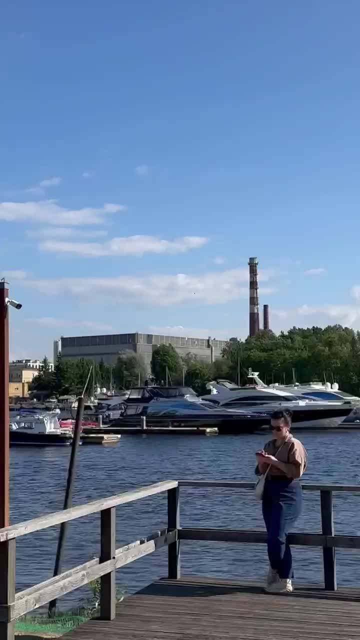 Яхтклуб Крестовский.)