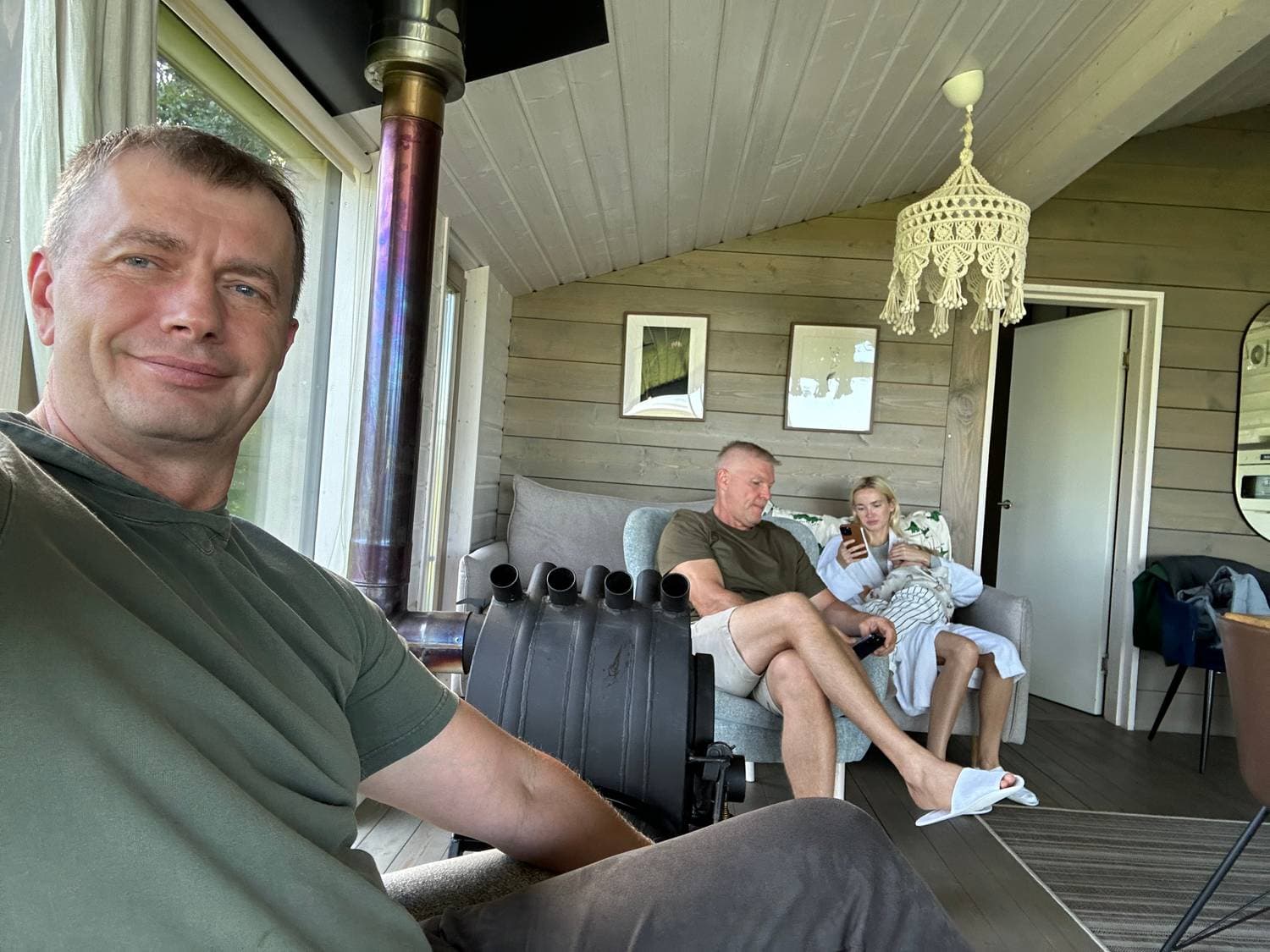 Все проснулись в 7:00 утра.)