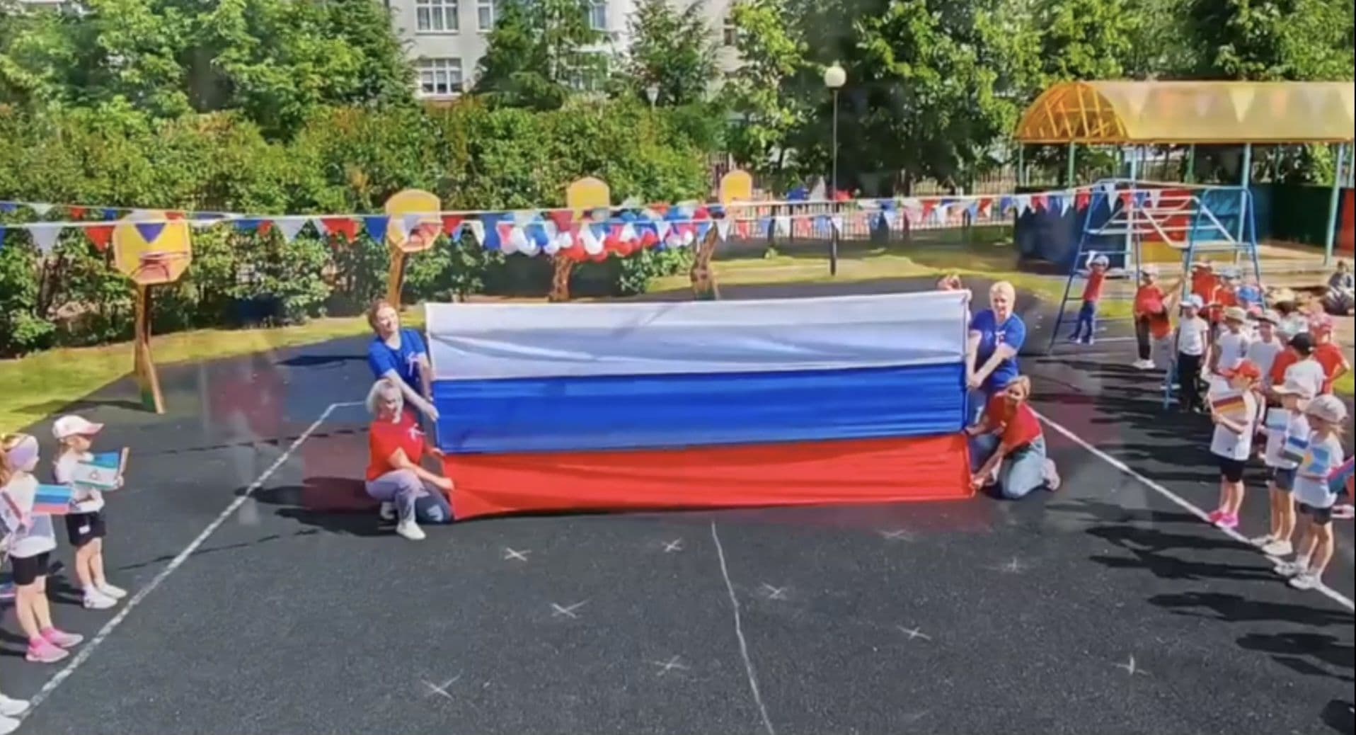 С днем России!