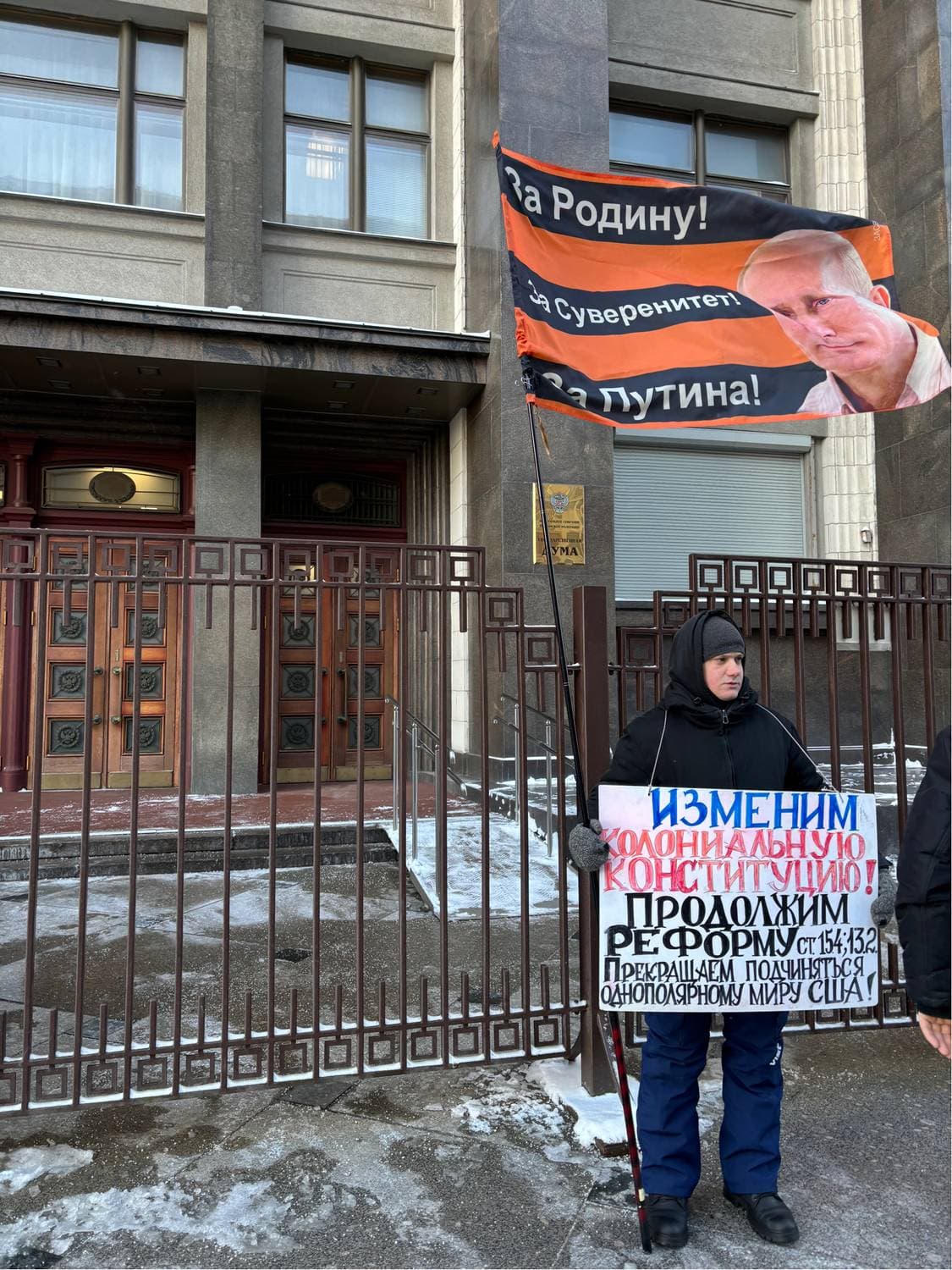 Москва продолжает радовать нас одиночными пикетами.